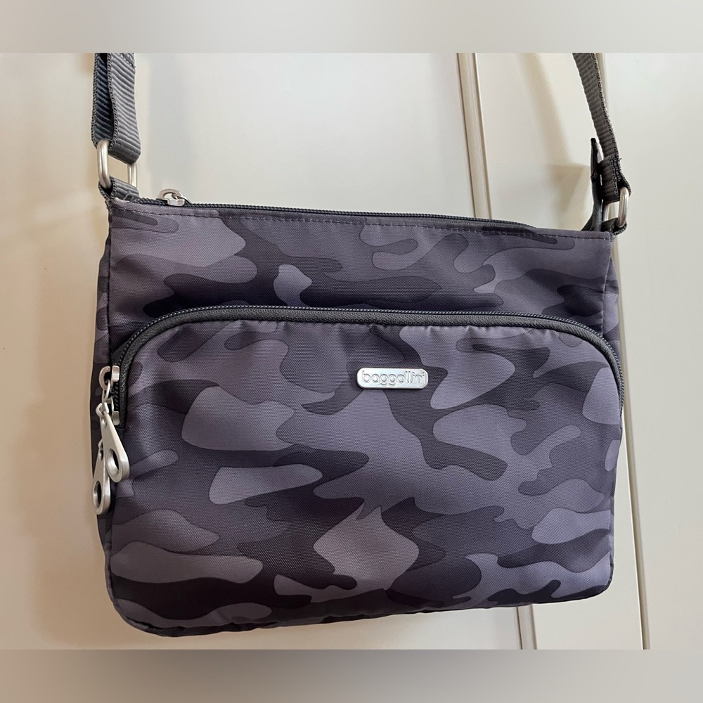 Baggallini crossbody bag